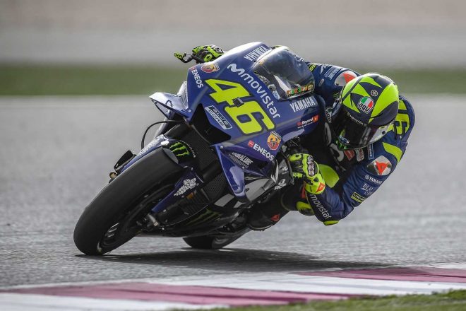 開幕戦カタールGPで走行するバレンティーノ・ロッシ