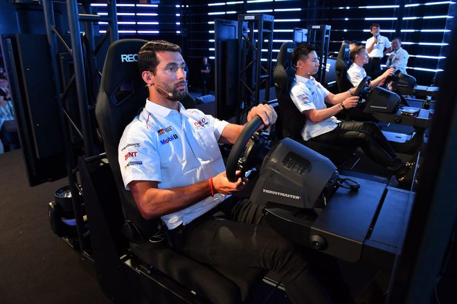 トークショーの後にはグランツーリスモSPORTを使ったバトルが展開