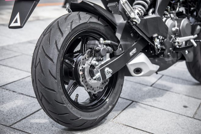 カワサキZ125PROのリヤ回り