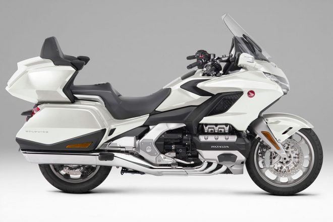 ゴールドウイング・ツアー・デュアル・クラッチ・トランスミッション＜エア・バッグ＞（パールグレアホワイト）