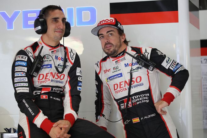セバスチャン・ブエミ（左）とフェルナンド・アロンソ（右）