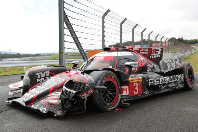 クラッシュした3号車レベリオンR13・ギブソン