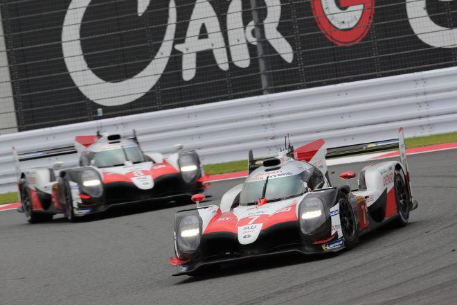 7号車トヨタTS050ハイブリッドと8号車トヨタTS050ハイブリッドによる優勝争いは一時、テール・トゥ・ノーズに