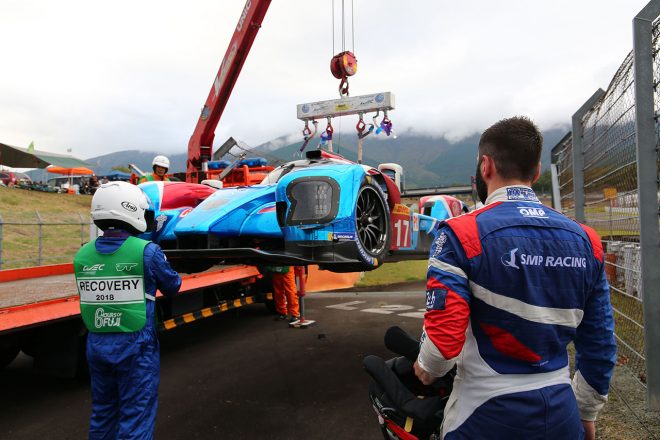 回収される17号車BRエンジニアリングBR1・AER