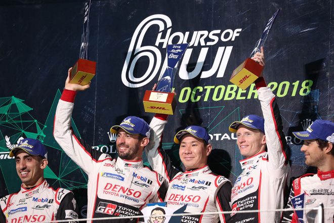 総合優勝を飾った7号車トヨタTS050ハイブリッドのドライバーたち