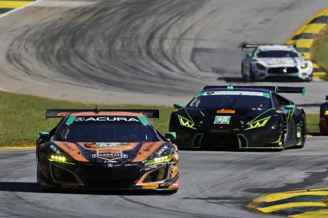 GTDクラスのチャンピオンを争った86号車アキュラNSX GT3と48号車ランボルギーニ・ウラカンGT3