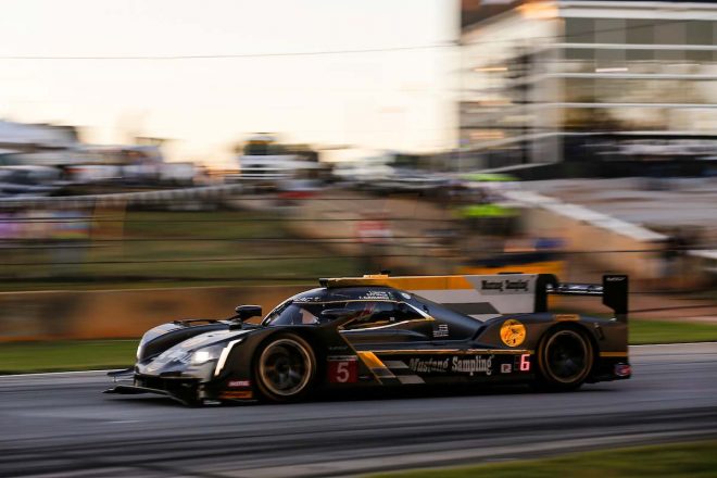 ファイナルラップにガス欠に見舞われた5号車キャデラックDPi-V.R