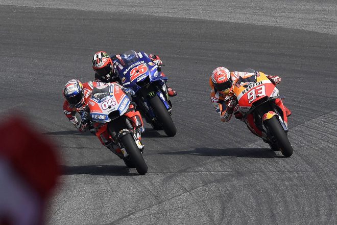 ファイナルラップまで優勝争いを繰り広げたマルク・マルケス、アンドレア・ドヴィツィオーゾ、マーベリック・ビニャーレス