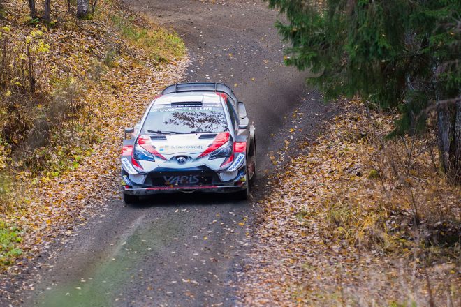 クリス・ミークがドライブするトヨタ・ヤリスWRC