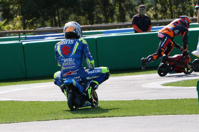 ショートカットをし始めるアレックス・リンス