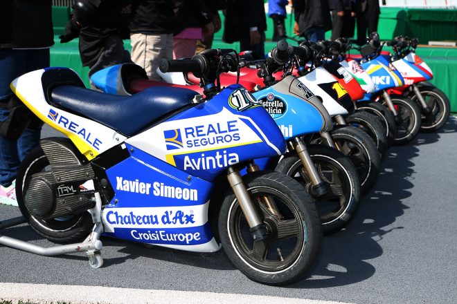 モトレーサーのマシンはMotoGPマシンに似せたカラーリングが施された