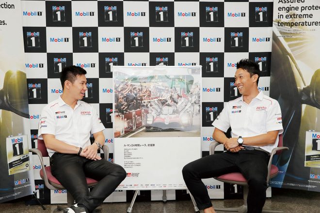 「オイルは料理で言えば調味料みたいなもの（笑）」という小林可夢偉に、「その解釈は……可夢偉らしいね（笑）」と笑みをこぼした中嶋一貴