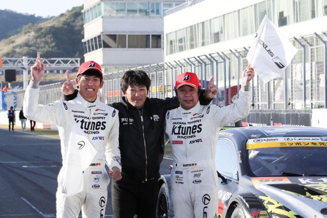 GT300を制した中山雄一、新田守男