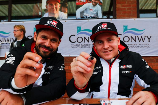 2018年限りでトヨタを離脱するエサペッカ・ラッピとコドライバーのヤンネ・フェルム