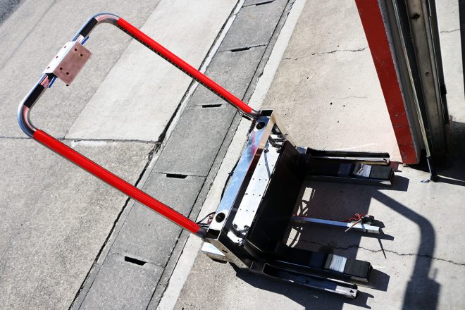 ITOCHU ENEX TEAM IMPULの自動ジャッキ