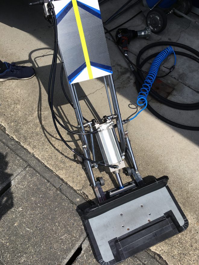 TCS NAKAJIMA RACINGの半自動化ジャッキ