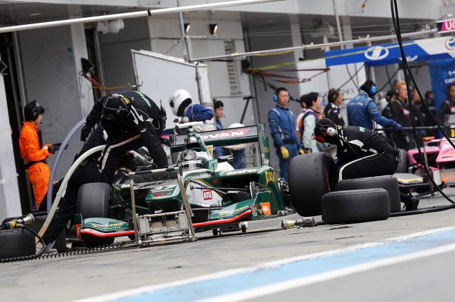 自動ジャッキ導入でスーパーフォーミュラのピットストップは新たな次元へ