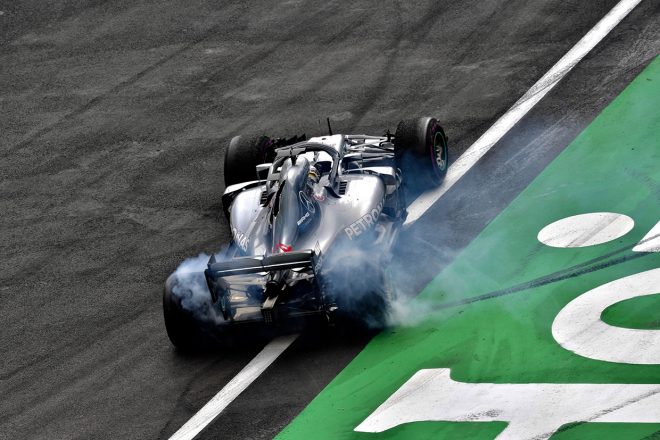 2018年F1第19戦メキシコGP　チャンピオンを獲得したルイス・ハミルトンが歓喜のドーナツターン