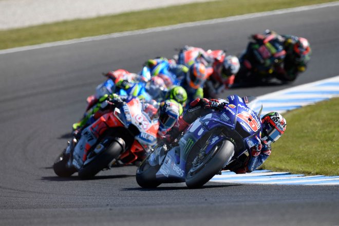 ビニャーレスは序盤に大きく順位を落とすも、8周目にはトップに立つリカバリーを見せた