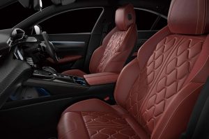 特別装備のレッドナッパレザーシート