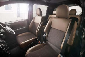 ポルテ特別仕様車 F“Raffine” 専用シート（コハク）