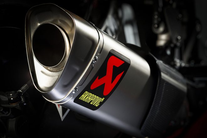ヤマハYZF-R1 GYTRに装備されるフルチタンのアクラポビッチ製エキゾースト