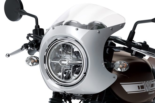 カワサキW800 CAFEに装備されるフロントカウル