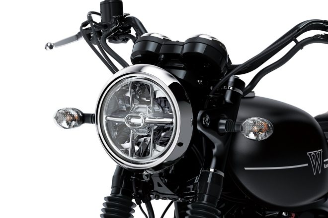 カワサキW800 STREETのLEDヘッドライト
