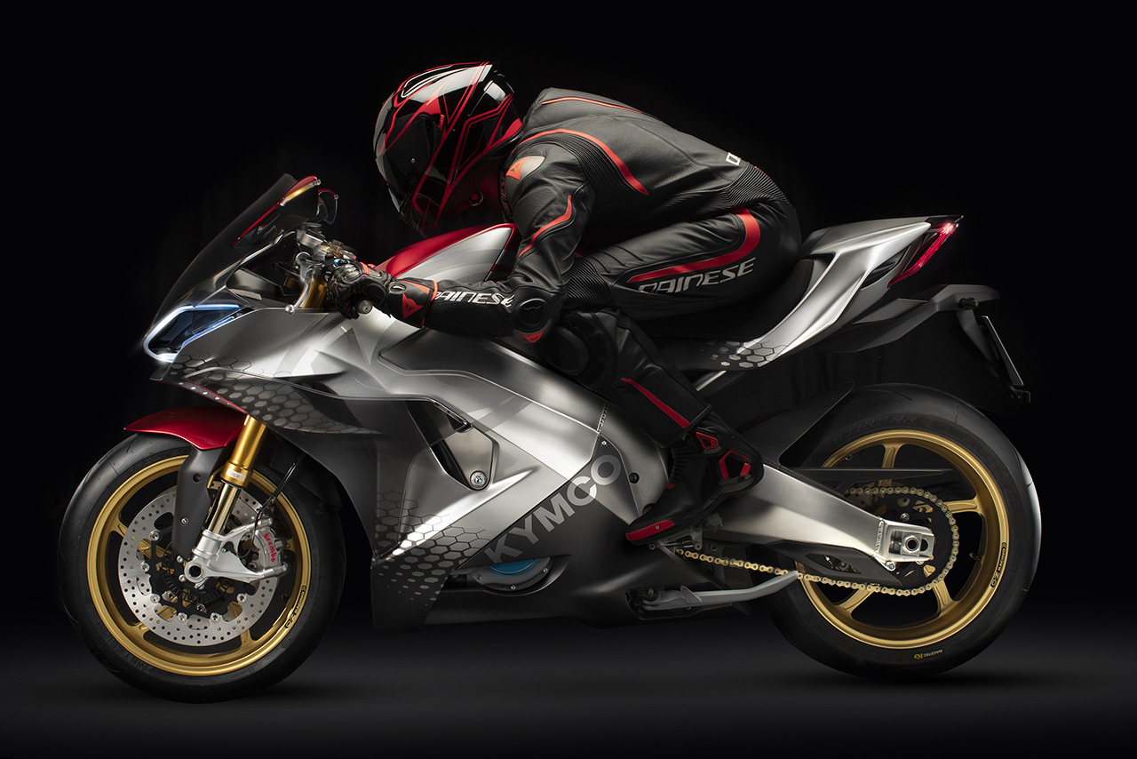 キムコSuper NEXはガソリン車と同じく6速トランスミッションを備える