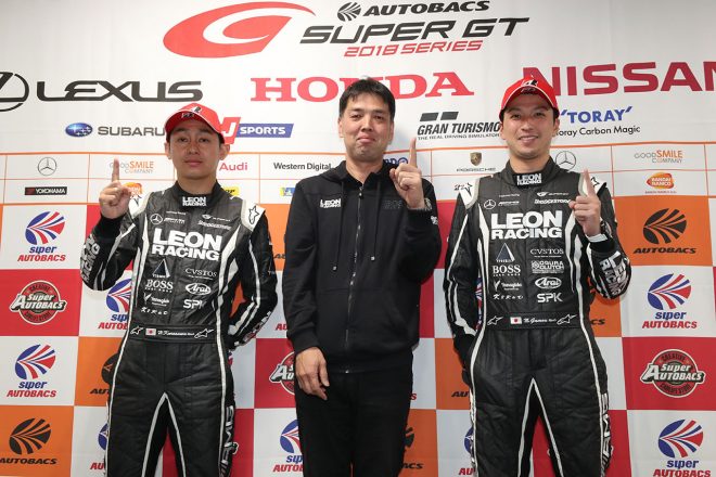 GT300クラスのシリーズチャンピオンに輝いた黒澤治樹、蒲生尚弥、溝田唯司監督