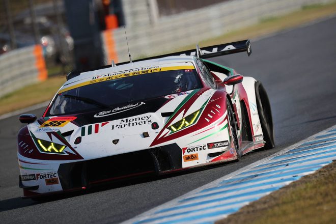 左リヤのタイヤトラブルに見舞われたマネパ ランボルギーニ GT3