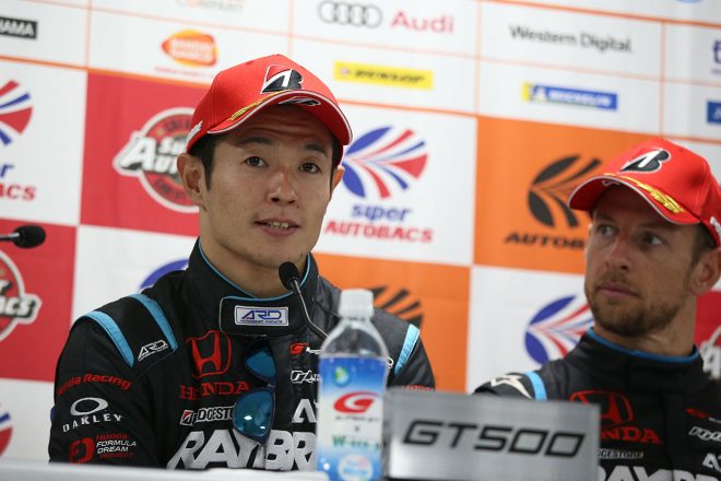 チャンピオン会見に出席した山本尚貴