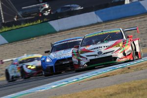 31号車TOYOTA PRIUS apr GTはタイヤ無交換作戦を刊行して2位表彰台