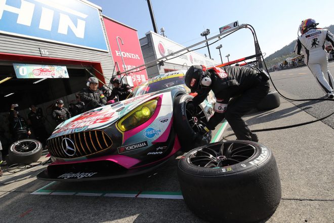 グッドスマイル 初音ミク AMGは左側二輪交換でレースを戦った