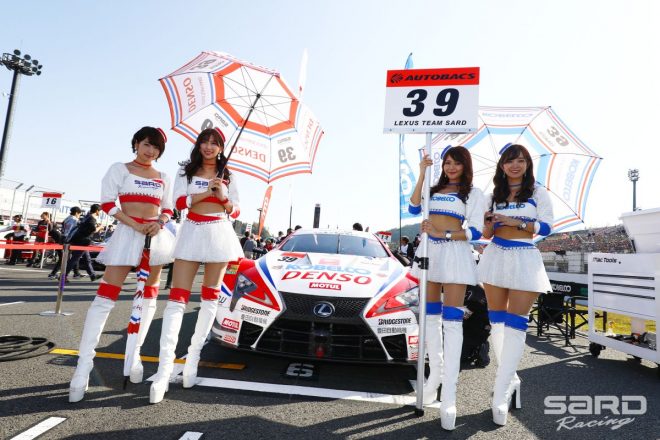 チームを盛り上げるKOBELCO GIRLSとSARDイメージガール