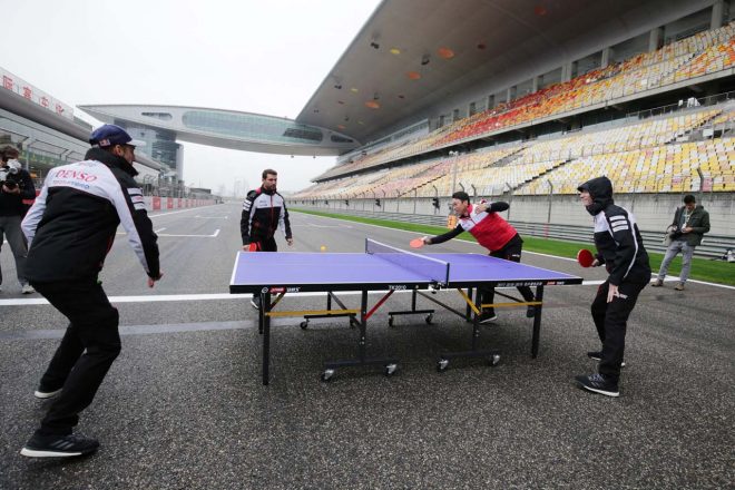 ダブルスで対戦するホセ-マリア・ロペス（左奥）、セバスチャン・ブエミ（左）、中嶋一貴（右奥）、マイク・コンウェイ（右）