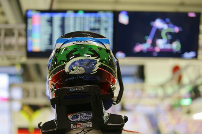 タイミングモニターを見つめるホセ-マリア・ロペス