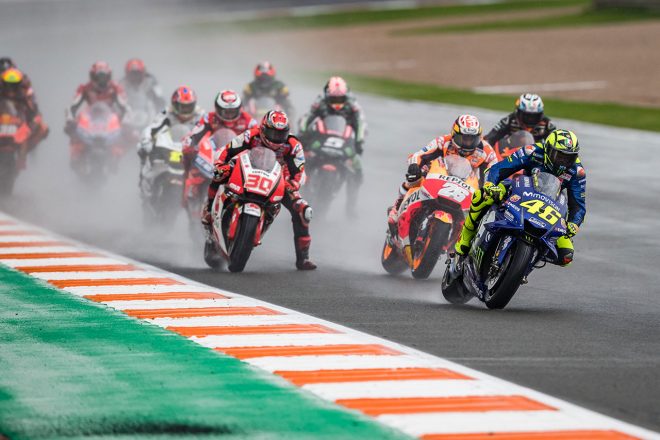 状況の悪化によりレースは、赤旗中断。残り14周で再開となった