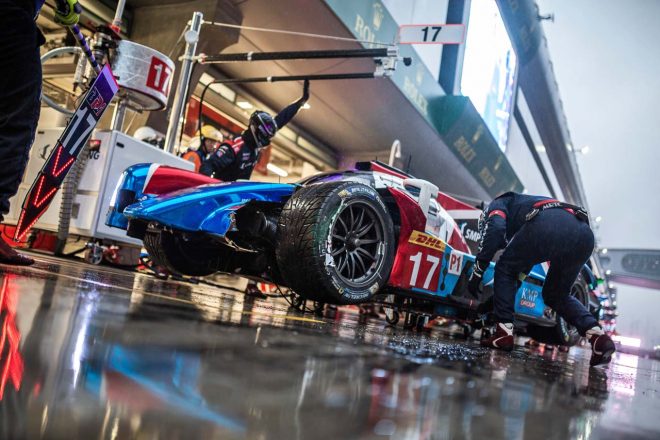 レース終盤にクラッシュを喫した17号車BR1・AER