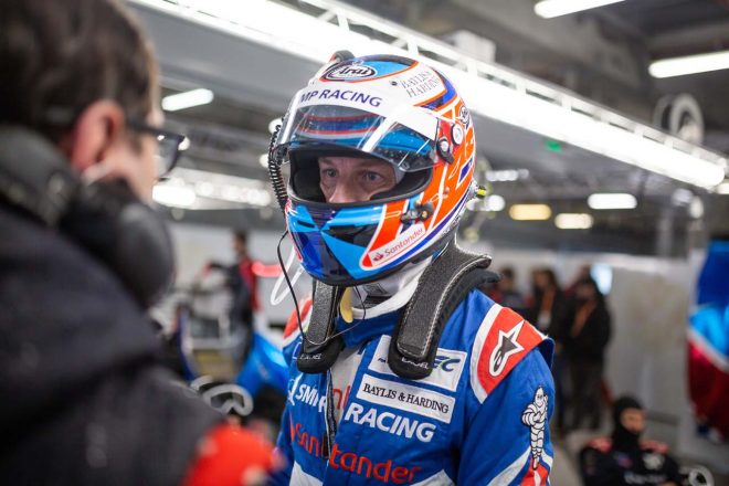 マシンの状態を報告するジェンソン・バトン