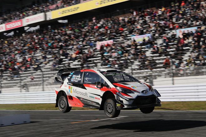 富士スピードウェイを走行するトヨタ・ヤリスWRC