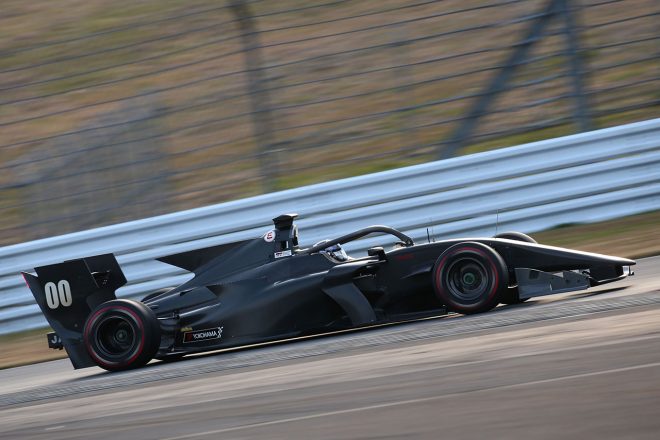 スーパーフォーミュラのデモランには2019年に導入される新型シャシー『SF19』も参加した