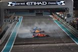 2018年F1第21戦アブダビGP　セバスチャン・ベッテル、ルイス・ハミルトン、フェルナンド・アロンソがドーナツターン