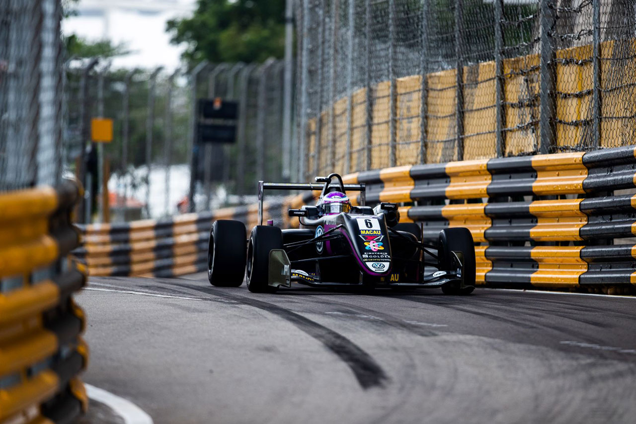 佐藤万璃音（モトパーク）