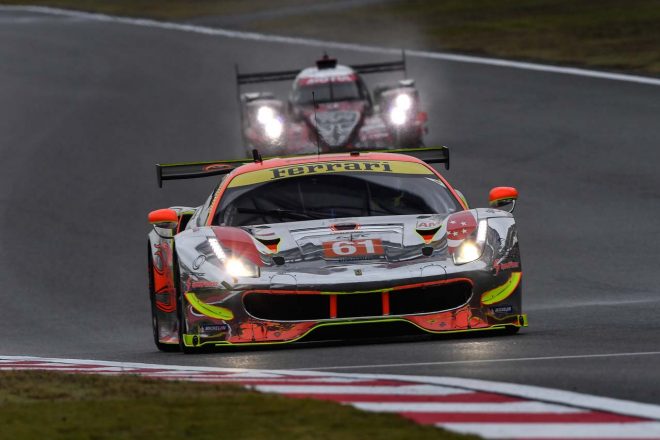 一時はクラス首位を走行も雨に翻弄され7位でレースを終えた61号車フェラーリ