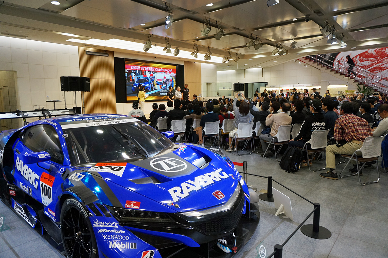 2018 SUPER GT 応援感謝 ファンミーティングに参加した山本尚貴とジェンソン･バトン