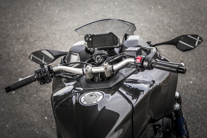 ヤマハNIKENのシートは前後セパレートシート