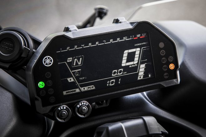 白黒反転方式の液晶マルチファンクションメーター