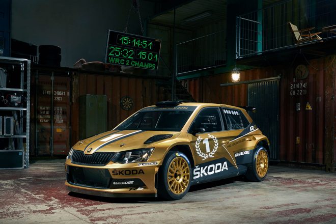 2018年の成功を記念して作られたゴールドカラーのシュコダ・ファビアR5。今後、プラハ国際空港などで展示が予定されている