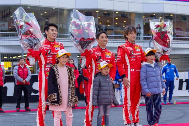 2018年のピレリ・スーパー耐久ST-Xクラスでシリーズチャンピオンを獲得したY’s distraction GTNET GT-Rの浜野彰彦、星野一樹、藤波清斗
